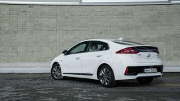 Hyundai Ioniq Hybrid – dokąd zmierzasz, technologio?
