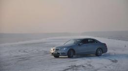 Jak opanować 200 koni na śniegu? - Skoda Octavia