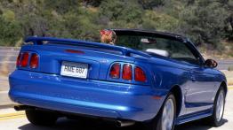 Ford Mustang - krótka historia sportowego Forda - widok z ty?u