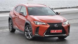 Lexus UX - galeria redakcyjna - widok z przodu