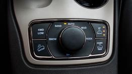 Jeep Grand Cherokee IV Facelifting - galeria redakcyjna (2) - panel sterowania na tunelu środkowym