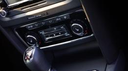 Skoda Superb II Outdoor 2.0 TDI CR - galeria redakcyjna - panel sterowania wentylacją i nawiewem