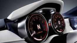 Nissan Sway Concept (2015) - zestaw wskaźników