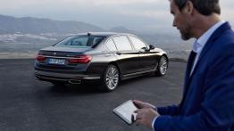BMW serii 7 G12 750Li xDrive (2016) - widok z tyłu