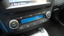 Toyota Avensis III Facelifting 2015 - galeria redakcyjna - panel sterowania wentylacją i nawiewem