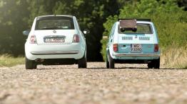 Fiat 126p & Nowy Fiat 500 - galeria redakcyjna - tył - inne ujęcie