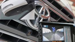 Toyota Land Cruiser V8 Terenowy Facelifting 4.6 VVT-i 318KM - galeria redakcyjna - przód - inne ujęc