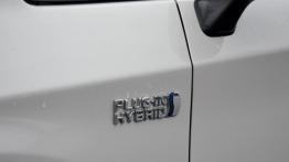 Toyota Prius IV Hatchback Facelifting  KM - galeria redakcyjna - emblemat boczny