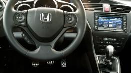 Honda Civic IX Hatchback 5d 1.8 i-VTEC 142KM - galeria redakcyjna - kokpit