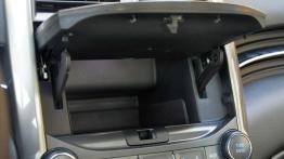 Chevrolet Malibu VII Sedan 2.4 DOHC 167KM - galeria redakcyjna - schowek przedni otwarty