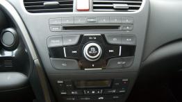 Honda Civic IX Tourer 1.8 i-VTEC - galeria redakcyjna - konsola środkowa