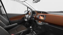 Toyota Yaris III Facelifting (2014) - widok ogólny wnętrza z przodu