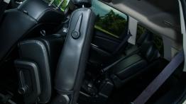 Fiat Freemont 3.6 V6 280KM - galeria redakcyjna - tylna kanapa złożona, widok z boku