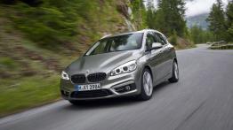 BMW 225i Active Tourer (2014) - widok z przodu