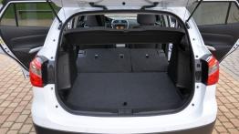 Suzuki SX4 S-cross 1.6 VVT 120KM - galeria redakcyjna - tylna kanapa złożona, widok z bagażnika