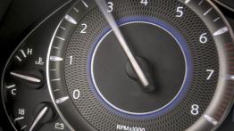 Infiniti QX80 Facelifting (2015) - obrotomierz