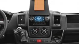 Peugeot Boxer II Facelifting (2014) - konsola środkowa
