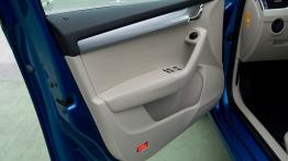 Skoda Octavia III Liftback 2.0 TDI - galeria redakcyjna - drzwi kierowcy od wewnątrz