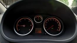 Opel Corsa D Hatchback 3d Facelifting 1.7 CDTI ECOTEC 130KM - galeria redakcyjna - prędkościomierz