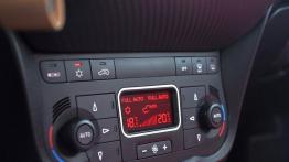 Alfa Romeo MiTo Hatchback 3d 1.4 TB MultiAir 16v 170KM - galeria redakcyjna - panel sterowania wenty