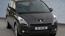 Peugeot 5008 - przód - reflektory wyłączone