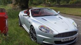 Aston Martin DBS Volante - widok z przodu