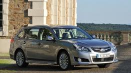 Subaru Legacy Kombi 2010 - widok z przodu