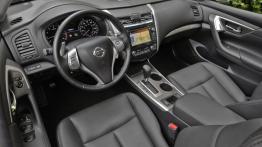 Nissan Altima V - pełny panel przedni