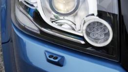 Land Rover Freelander II Facelifting - prawy przedni reflektor - włączony