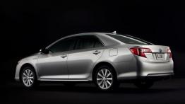 Toyota Camry Hybrid 2012 - widok z tyłu