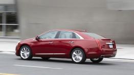 Cadillac XTS - lewy bok