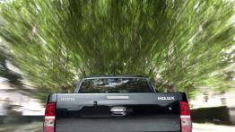 Toyota Hilux VII Double Cab Facelifting - widok z tyłu