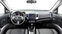 Peugeot 4007 - pełny panel przedni