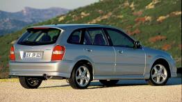 Mazda 323 - prawy bok