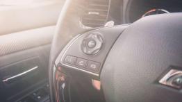 Mitsubishi Outlander 2.0 4WD CVT - galeria redakcyjna - sterowanie w kierownicy