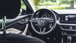 Skoda Scala 1.0 TSI 115 KM - galeria redakcyjna - widok ogólny wnętrza z przodu