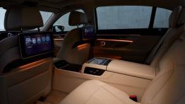 BMW serii 7 G12 750Li xDrive (2016) - widok ogólny wnętrza