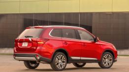 Mitsubishi Outlander III Facelifting (2016) - wersja amerykańska - widok z tyłu
