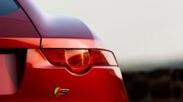 Jaguar F-Type S Manual Coupe (2016) - prawy tylny reflektor - wyłączony