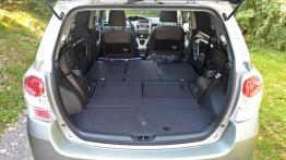 Toyota Verso Facelifting 2.0 D-4D 124KM - galeria redakcyjna (3) - tylna kanapa złożona, widok z bag