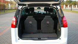 Peugeot 5008 Facelifting 2.0 HDi - galeria redakcyjna - fotele trzeciego rzędu - rozłożone