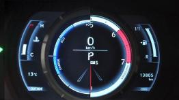 Lexus IS III Sedan 300h 223KM - galeria redakcyjna - zestaw wskaźników