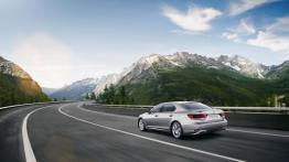 Lexus LS 460L (2013) - widok z tyłu