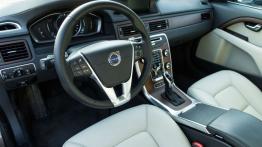 Volvo XC70 Facelifting (2014) - pełny panel przedni