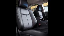 Infiniti M 2010 - fotel pasażera, widok z przodu