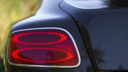 Bentley Continental GT Speed 2013 - lewy tylny reflektor - włączony