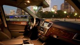 Mercedes klasa M 2012 - pełny panel przedni