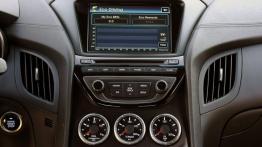 Hyundai Genesis Coupe Facelifting - konsola środkowa