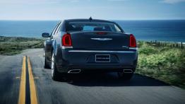 Chrysler 300C Platinum 2015 - widok z tyłu