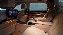 BMW serii 7 G12 750Li xDrive (2016) - widok ogólny wnętrza